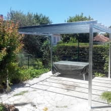 Pourquoi choisir une pergola métallique plutôt qu’en bois ou en PVC ?
