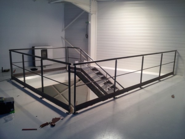 Escalier et garde-corps industriel en acier Escalier et garde-corps industriel en acier