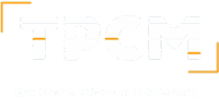 Logo TPCM stylisé blanc sur fond bleu-gris. Acronyme de Tout Pour la Clôture et la Métallerie, avec cadres et lignes orange.